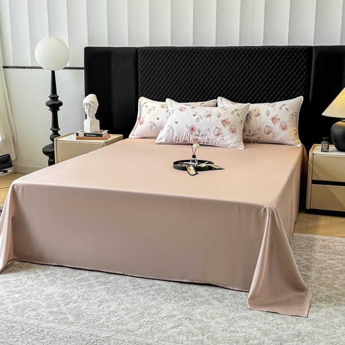 91家纺网 家纺一手货源 找家纺 洺兰家居 2025春夏新款100支莱赛尔天丝贡缎数码印花麻绳款四件套高端礼盒 花意盈香粉