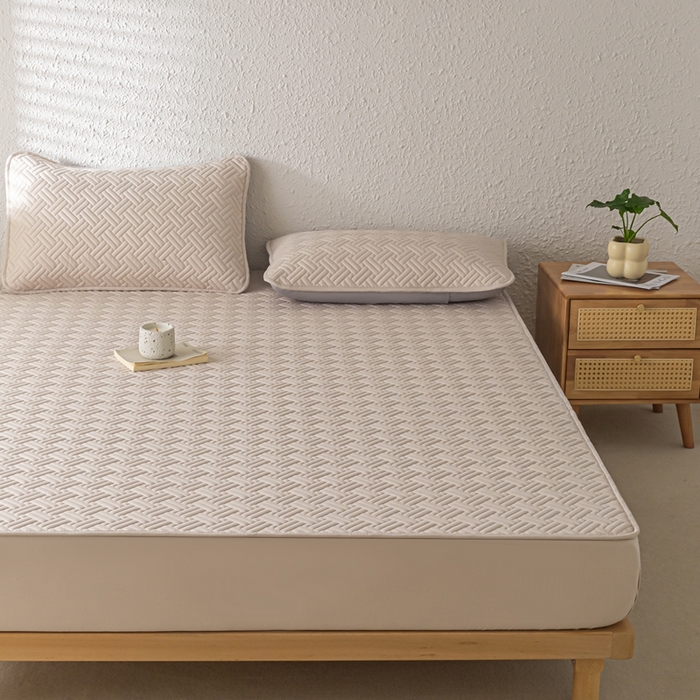 91家纺网 家纺一手货源 找家纺 欧邦 2025新款四季款纯色水洗棉夹棉床笠床垫保护罩-场景一 条格-卡其