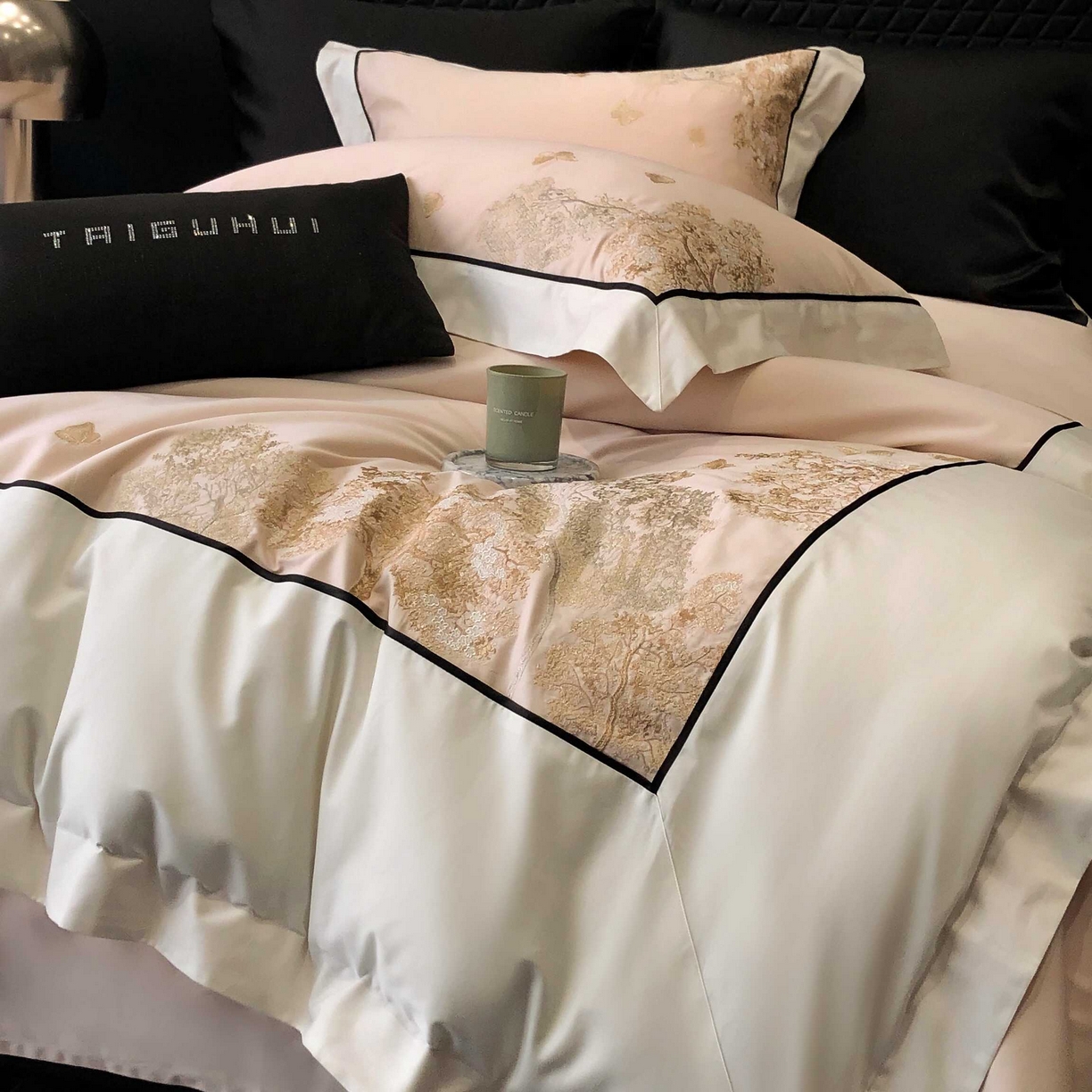 91家纺网 家纺一手货源 找家纺 太古汇家居 2025年长绒棉高定绣花四件套-“春日来信”系列 春日来信-冰梅粉