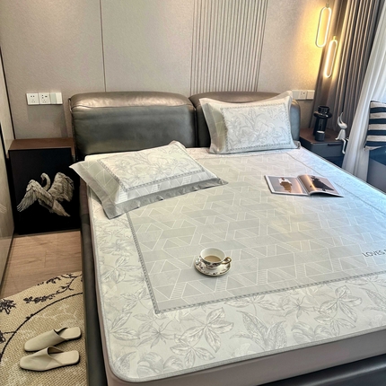 91家纺网 家纺一手货源 找家纺 （总）JUICY 橘滋家纺 2025新款夏日高端轻奢简约数码卡通冰丝席高级凉席床笠