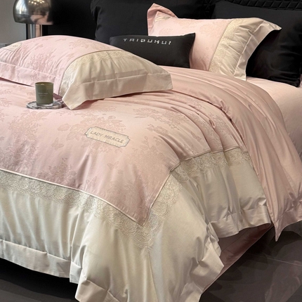 91家纺网 家纺一手货源 找家纺 太古汇家居 2025新款全棉提花绣花“伊莎贝拉”系列四件套 伊莎贝尔-蔷薇粉