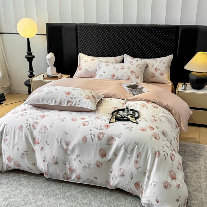 91家纺网 家纺一手货源 找家纺 芊寻家居 2025春夏新款50支莱赛尔天丝贡缎数码印花麻绳款四件套高端礼盒 花意盈香粉