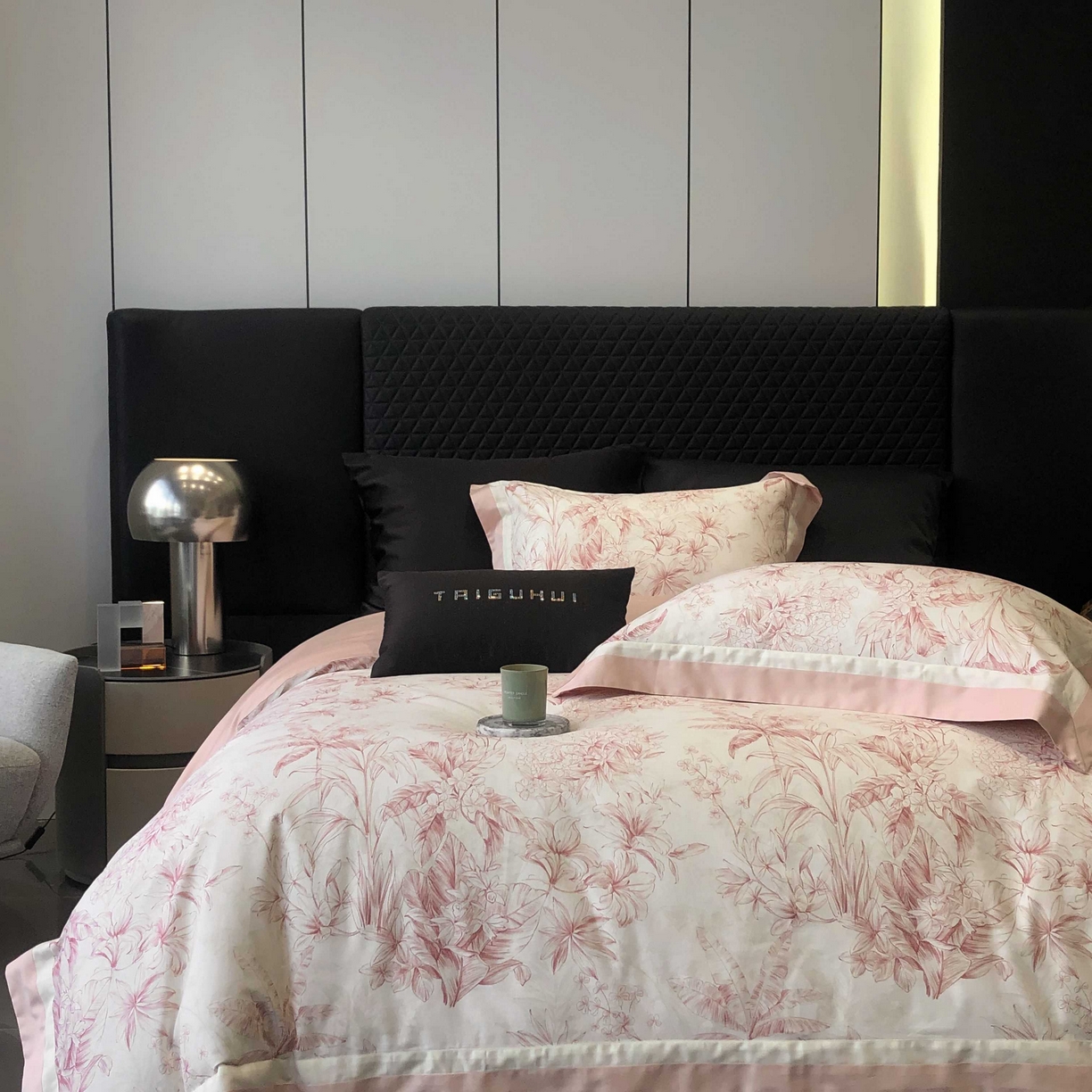 91家纺网 家纺一手货源 找家纺 2025新款高支高密长绒棉专版数码印花双拼系列四件套-卡梅伦【券后不低于378】 卡梅伦-粉