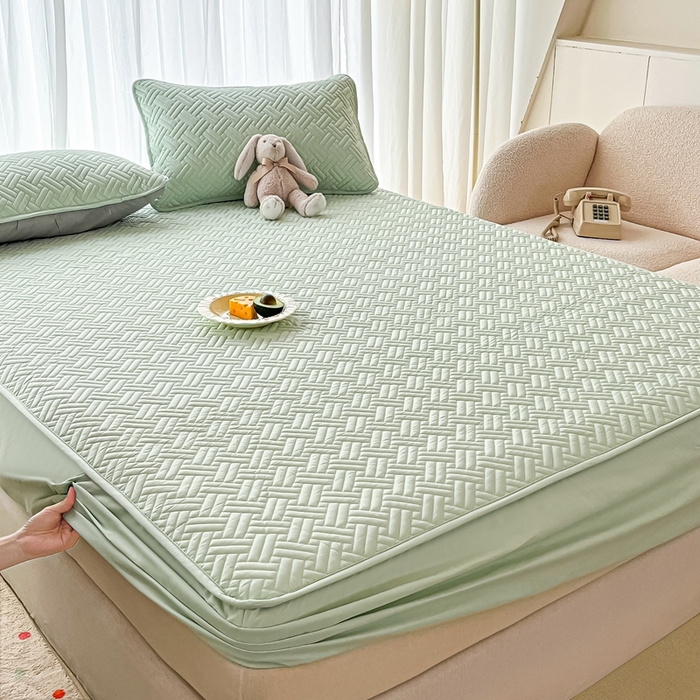 91家纺网 家纺一手货源 找家纺 欧邦 2025新款四季款纯色水洗棉夹棉床笠床垫保护罩-场景二 条格-浅绿