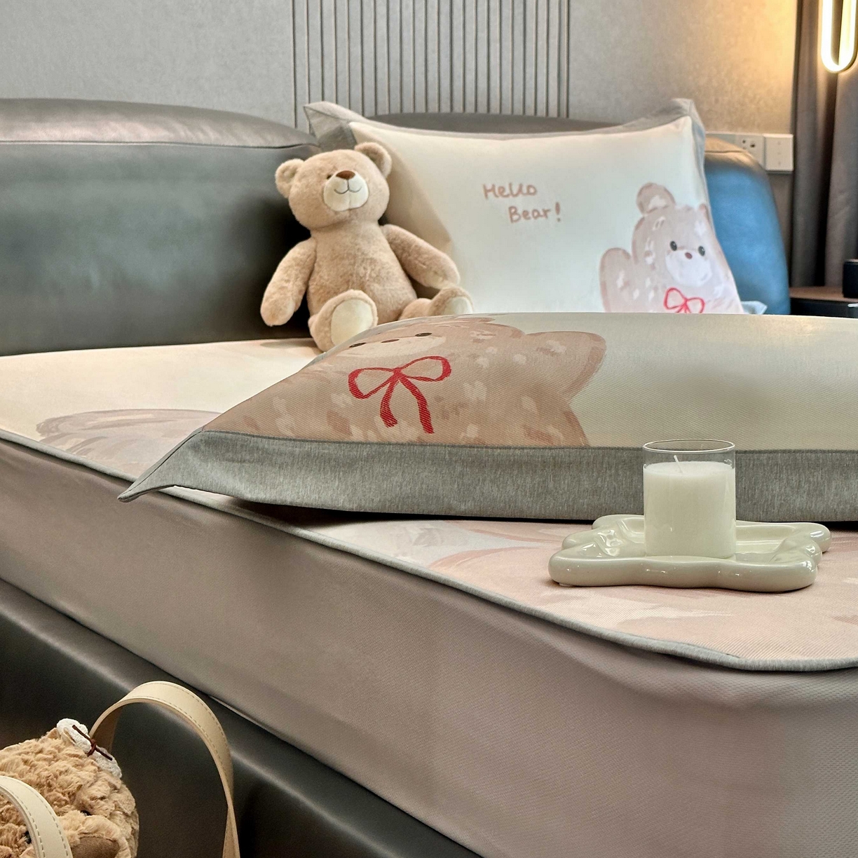 91家纺网 家纺一手货源 找家纺 JUICY 橘滋家纺 2025新款夏日高端轻奢数码冰丝奢简高级凉席床笠 大眼熊仔