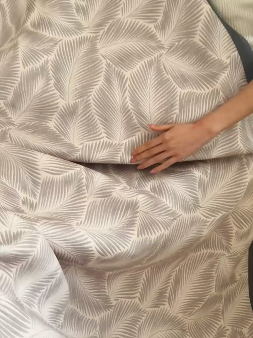 91家纺网 家纺一手货源 找家纺 2025新款A类纯棉针织三层纱提花多功能毯 灰色-暗香