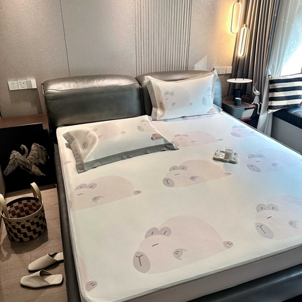 91家纺网 家纺一手货源 找家纺 （总）JUICY 橘滋家纺 2025新款夏日高端轻奢简约数码卡通冰丝席高级凉席床笠