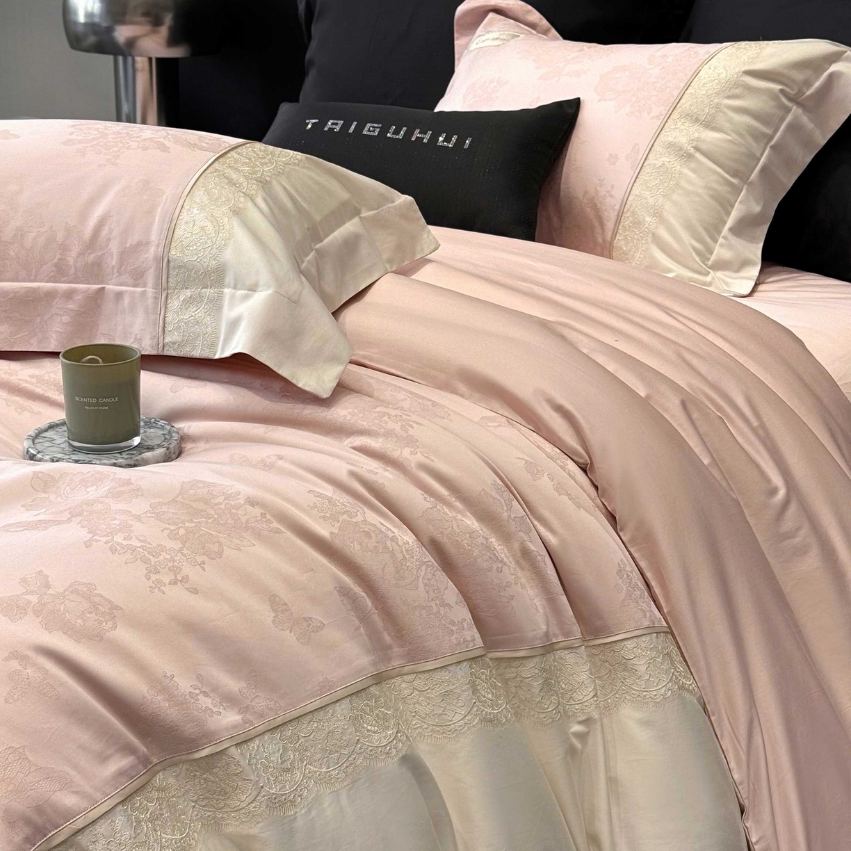 91家纺网 家纺一手货源 找家纺 （总）太古汇家居 2025新款全棉提花绣花“伊莎贝拉”系列四件套