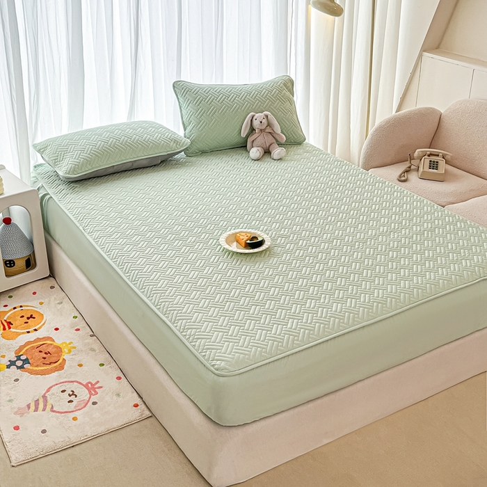 91家纺网 家纺一手货源 找家纺 欧邦 2025新款四季款纯色水洗棉夹棉床笠床垫保护罩-场景二 条格-浅绿