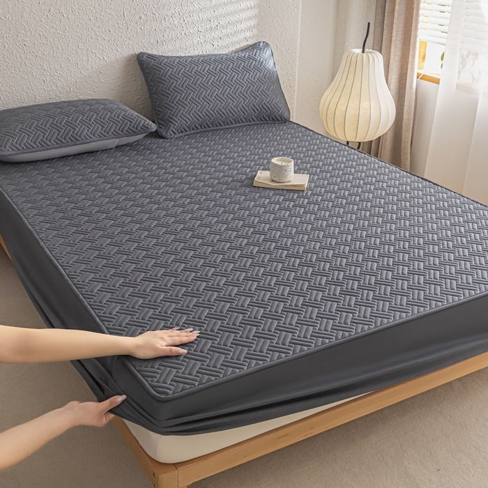 91家纺网 家纺一手货源 找家纺 欧邦 2025新款四季款纯色水洗棉夹棉床笠床垫保护罩-场景一 条格-深灰