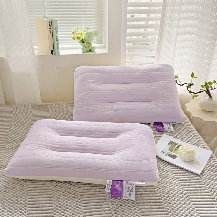 91家纺网 家纺一手货源 找家纺 （总）幸运草 2025新款薰衣草呵护枕芯 针织紫色分区定型羽丝绒枕头