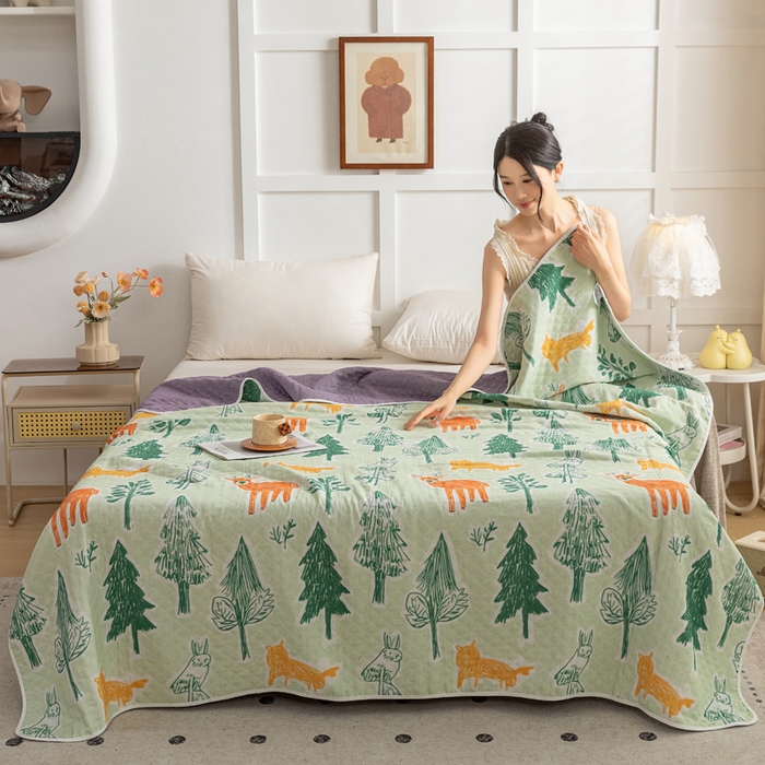 91家纺网 家纺一手货源 找家纺 乐家毛巾被（工厂自产自销） 2025新款A类全棉六层纱印花毛巾被 简笔森林