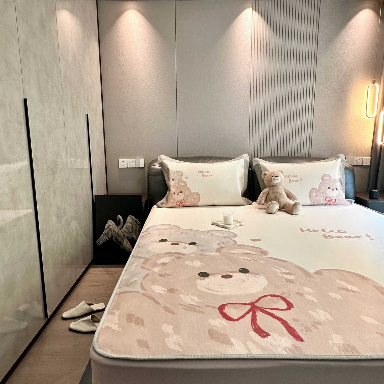 91家纺网 家纺一手货源 找家纺 JUICY 橘滋家纺 2025新款夏日高端轻奢数码冰丝奢简高级凉席床笠 大眼熊仔