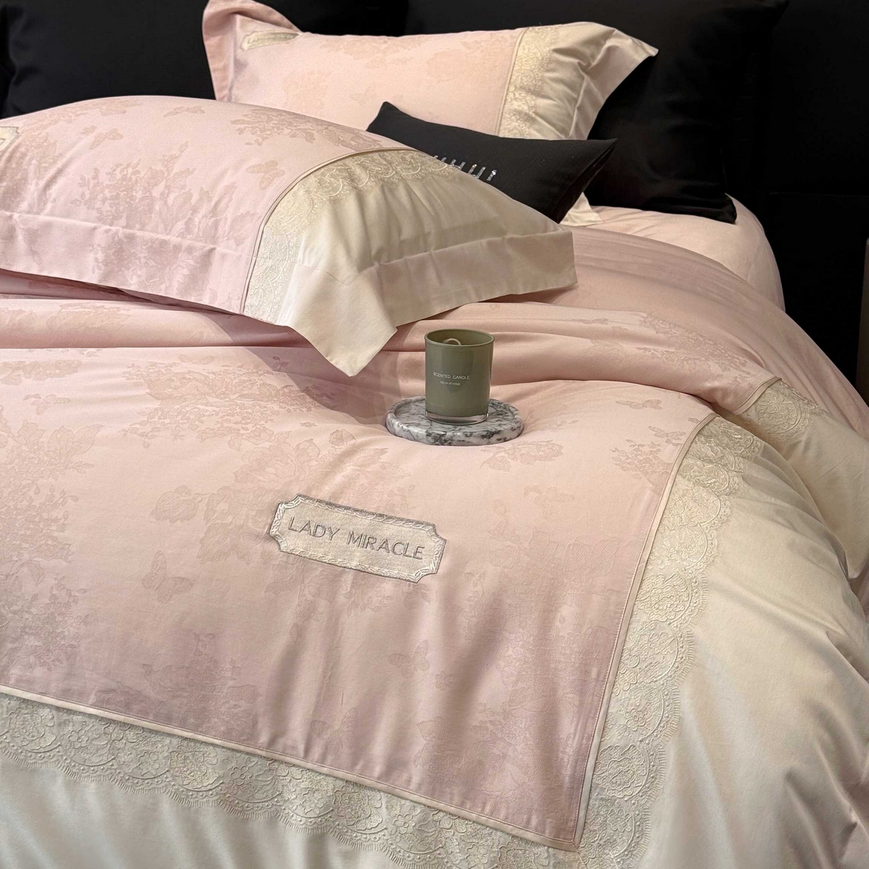 91家纺网 家纺一手货源 找家纺 （总）太古汇家居 2025新款全棉提花绣花“伊莎贝拉”系列四件套