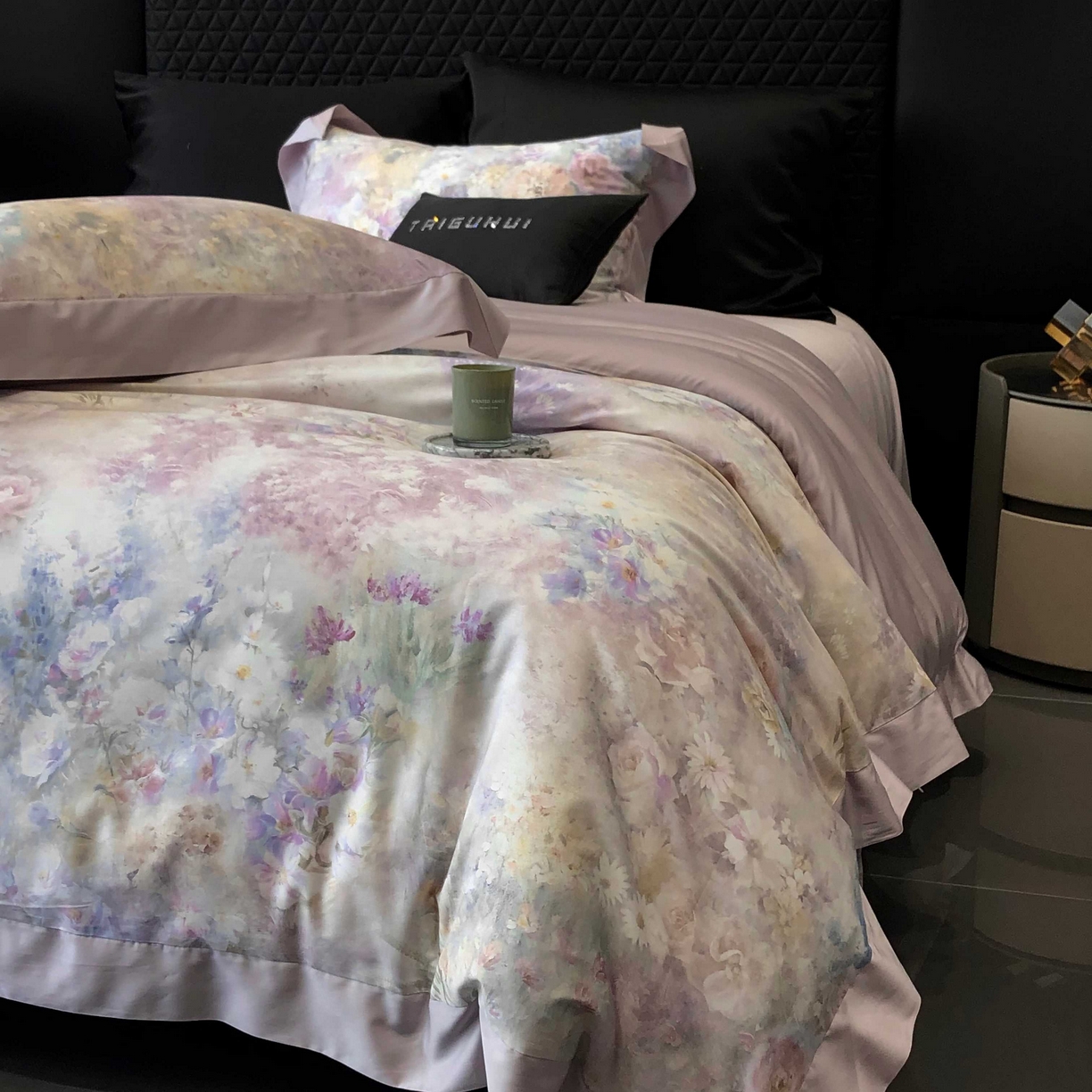 91家纺网 家纺一手货源 找家纺 2025新款高支高密长绒棉专版数码印花双拼系列四件套-卡梅伦【券后不低于378】 棉沐苒-紫