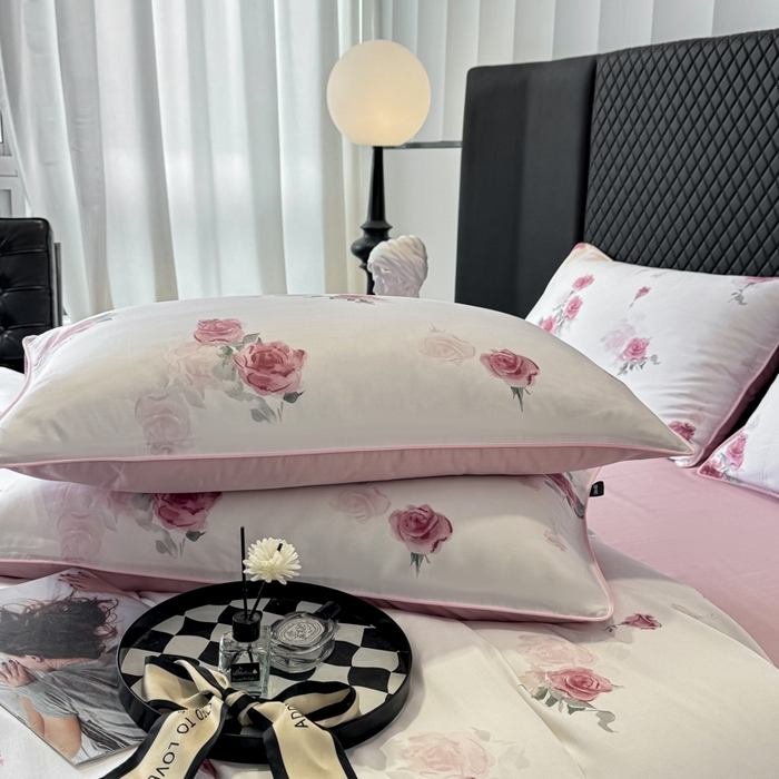 91家纺网 家纺一手货源 找家纺 芊寻家居 2025春夏新款50支莱赛尔天丝贡缎数码印花麻绳款四件套高端礼盒 玫瑰雅韵