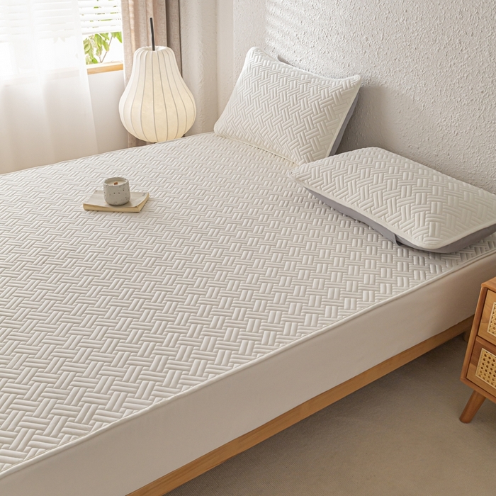 91家纺网 家纺一手货源 找家纺 欧邦 2025新款四季款纯色水洗棉夹棉床笠床垫保护罩-场景一 条格-本白