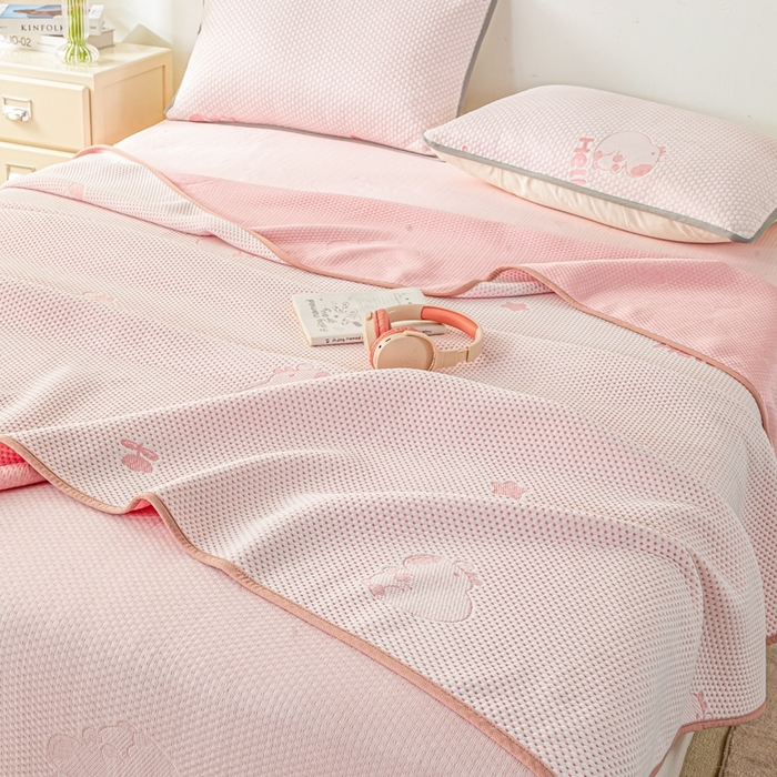 91家纺网 家纺一手货源 找家纺 梦初语 2025新款A类华夫格冰豆豆夏被子针织提花凉感夏凉被单双人空调被可机水洗 卡皮巴拉熊-粉