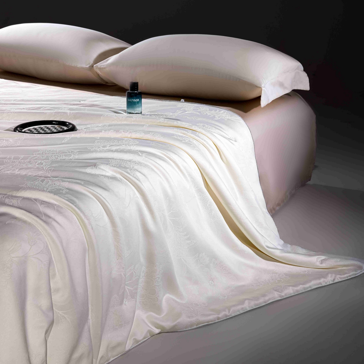 91家纺网 家纺一手货源 找家纺 （总）丽卡家纺 2025新款大提花蚕丝被被子被芯