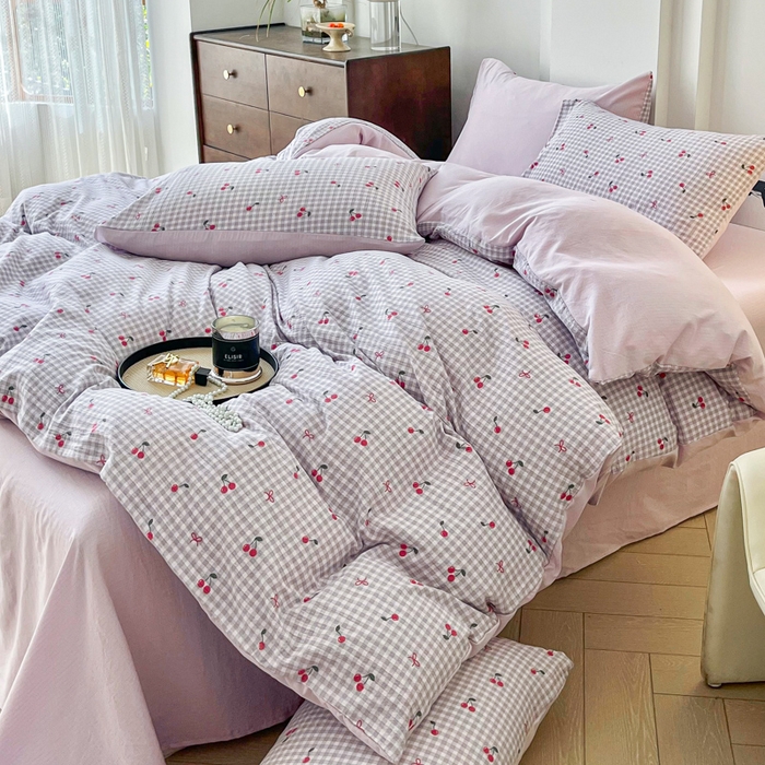 91家纺网 家纺一手货源 找家纺 优米家纺 2025新款色织双层纱木棉四件套 樱桃淡紫小格