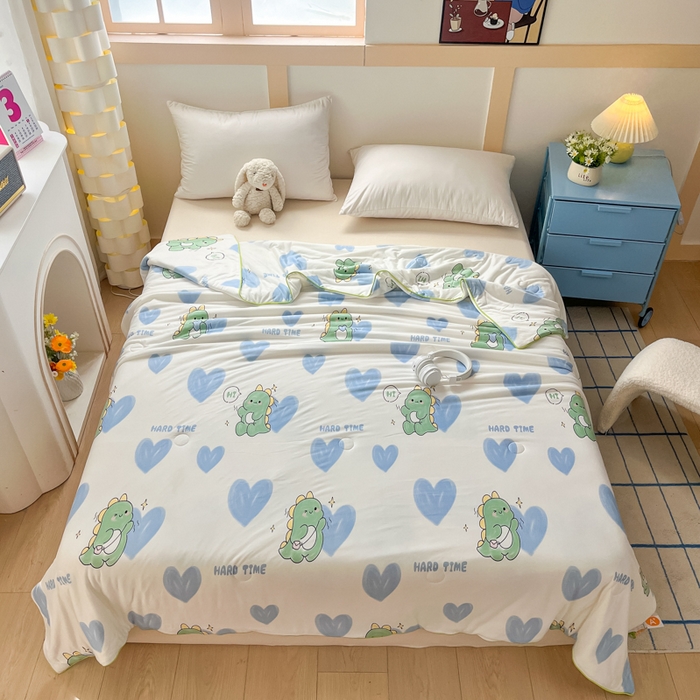 91家纺网 家纺一手货源 找家纺 龙图家纺 2025新款A类母婴针织棉夏被印花卡通凉感丝夏凉被空调被 爱心恐龙