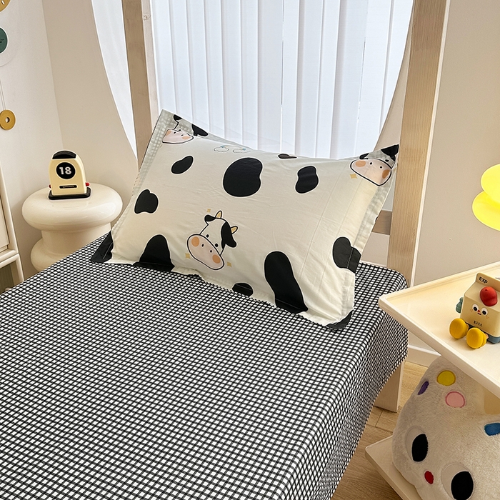 91家纺网 家纺一手货源 找家纺 卡普二店 2024新款爆款加厚卡通小清新全棉纯棉学生宿舍三件套床笠隔天可拿 奶牛宝贝