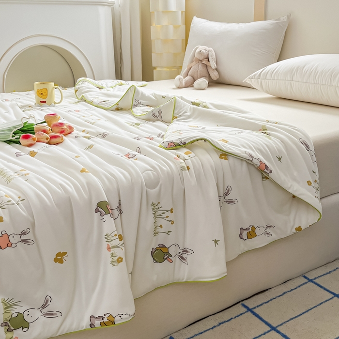 91家纺网 家纺一手货源 找家纺 龙图家纺 2025新款A类母婴针织棉夏被印花卡通凉感丝夏凉被空调被 兔子乐园