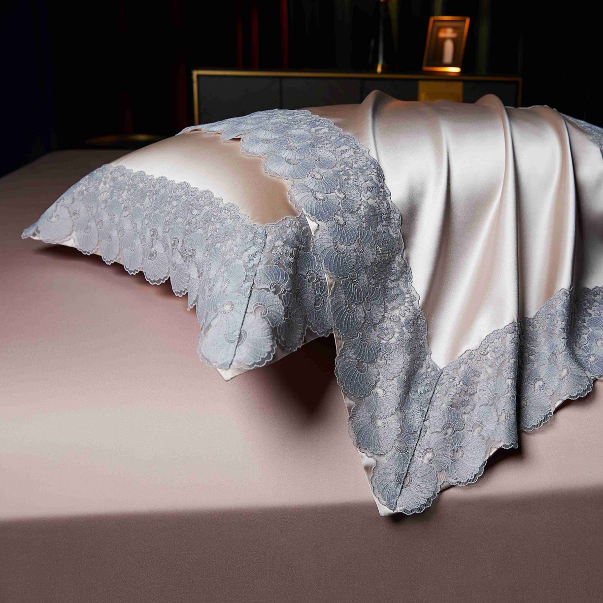 91家纺网 家纺一手货源 找家纺 缔缦 2025新款高端居家轻奢系列AB版真丝棉长绒棉四件套 繁星花语 粉金