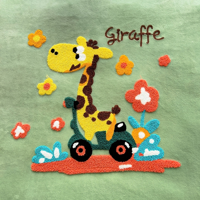 91家纺网 家纺一手货源 找家纺 梵赫 2025新款牛奶绒毛巾绣儿童幼儿园被套被芯组合 滑板长颈鹿