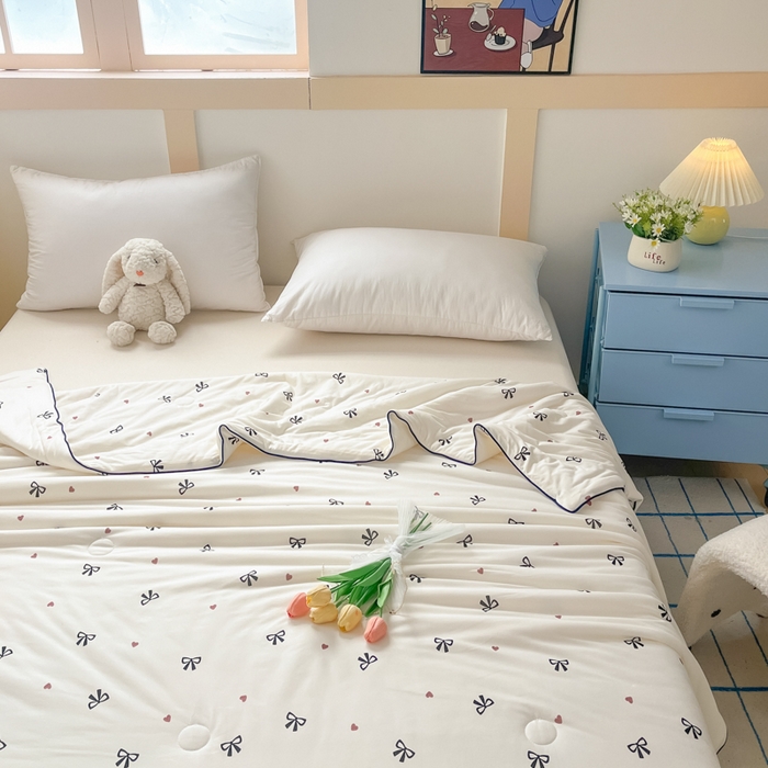 91家纺网 家纺一手货源 找家纺 龙图家纺 2025新款A类母婴针织棉夏被印花卡通凉感丝夏凉被空调被 蝴蝶结