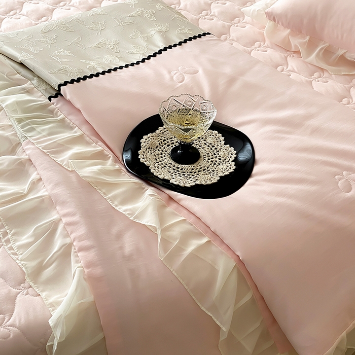 91家纺网 家纺一手货源 找家纺 （总）富米莱（原臻工厂） 2025新款西西里莱赛尔天丝法式公主风浮雕蝴蝶夏被床盖四件套
