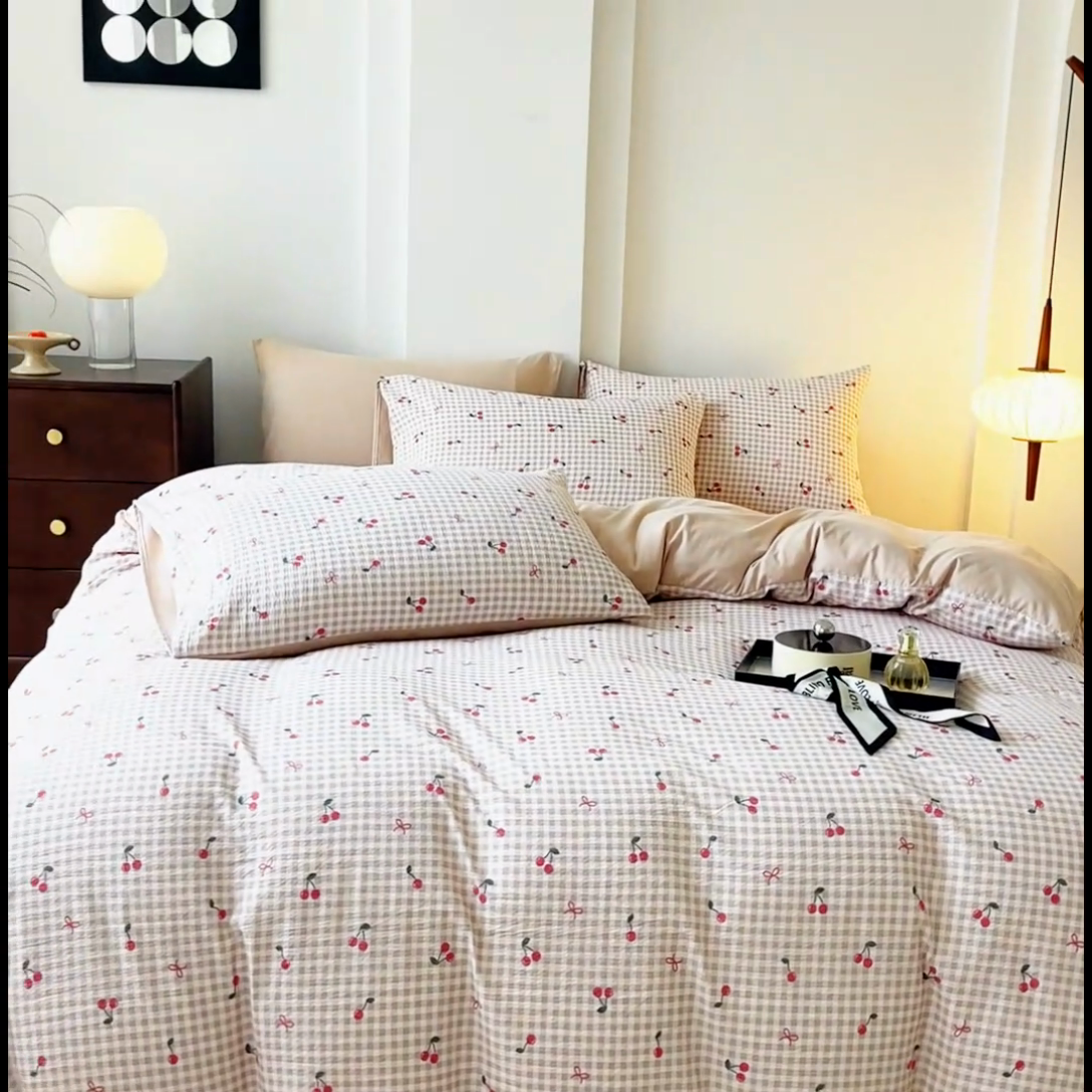 91家纺网 家纺一手货源 找家纺 优米家纺 2025新款色织双层纱木棉四件套 樱桃棕小格