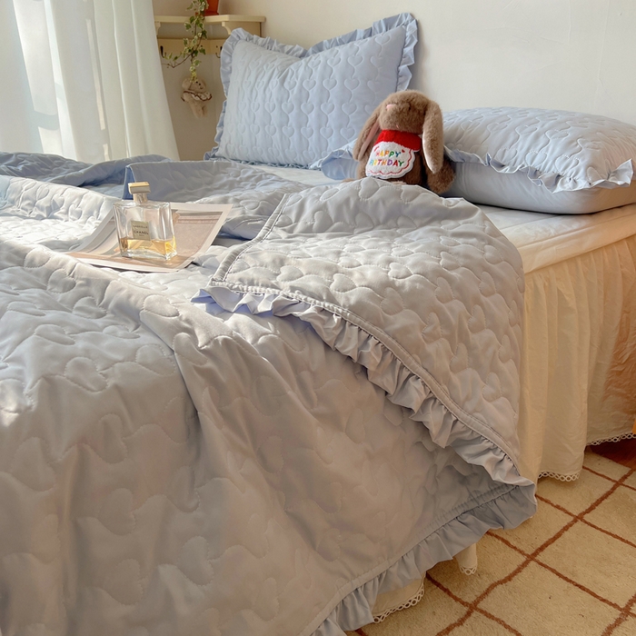 91家纺网 家纺一手货源 找家纺 六巷胡同 2025新款韩系INS博主风小爱心绗缝夏被床盖 INS小爱心-浅蓝