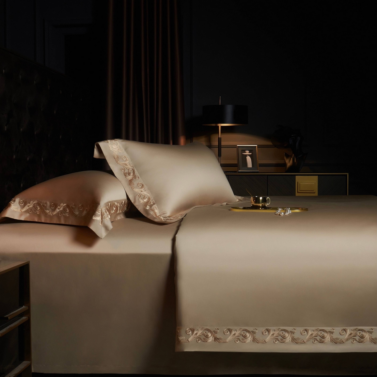 91家纺网 家纺一手货源 找家纺 缔缦 2025新款高端定织面料S140长绒棉精梳棉重磅刺绣四件套罗莎系列 卡其