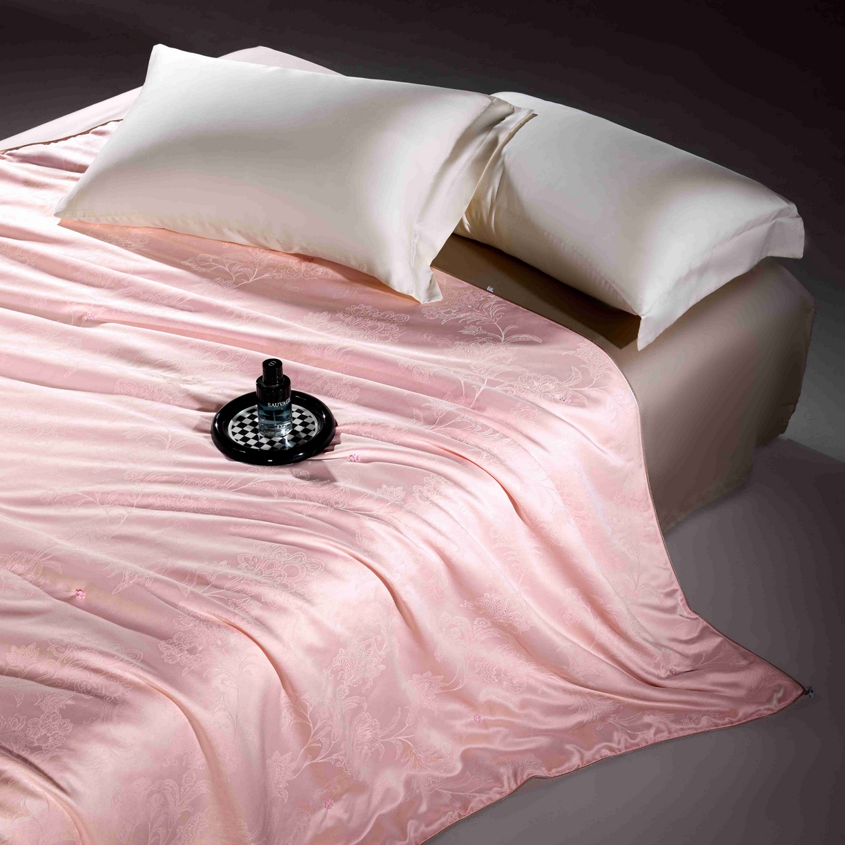 91家纺网 家纺一手货源 找家纺 （总）丽卡家纺 2025新款大提花蚕丝被被子被芯