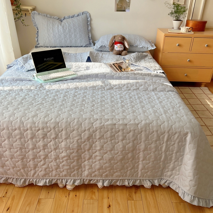 91家纺网 家纺一手货源 找家纺 六巷胡同 2025新款韩系INS博主风小爱心绗缝夏被床盖 INS小爱心-浅蓝