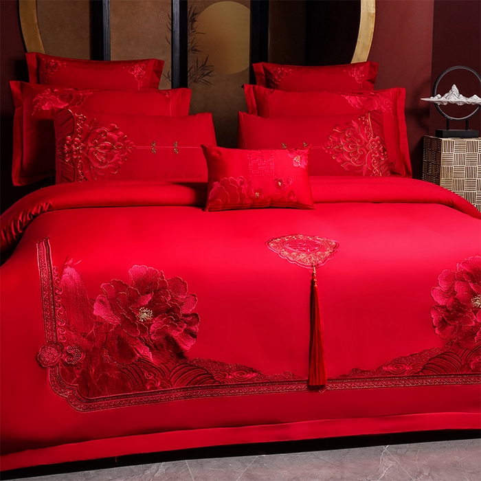 91家纺网 家纺一手货源 找家纺 振翼家纺婚庆专供 2025新款全棉长绒棉婚庆精致绣花四件套 玫瑰天使 红