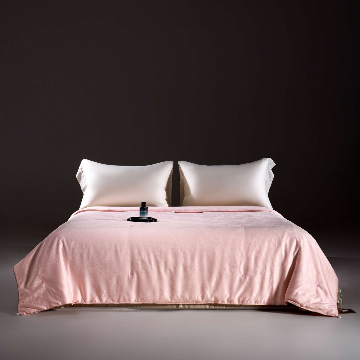 91家纺网 家纺一手货源 找家纺 （总）丽卡家纺 2025新款大提花蚕丝被被子被芯