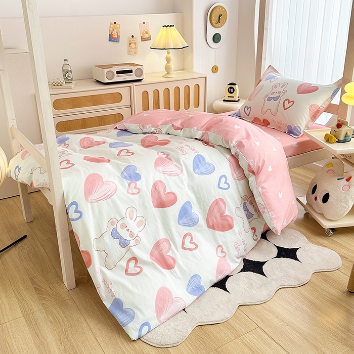 91家纺网 家纺一手货源 找家纺 卡普 2025新款爆款加厚卡通小清新全棉纯棉学生宿舍三件套床笠隔天可拿小兔可可