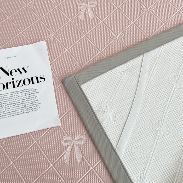 91家纺网 家纺一手货源 找家纺 吉祥家纺 2025春夏新款包边提花凉席席子 领结粉