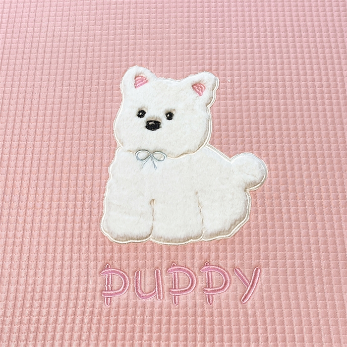 91家纺网 家纺一手货源 找家纺 喜居 2025新款中分子小奶汪刺绣凉席PE凉席 小奶汪-粉