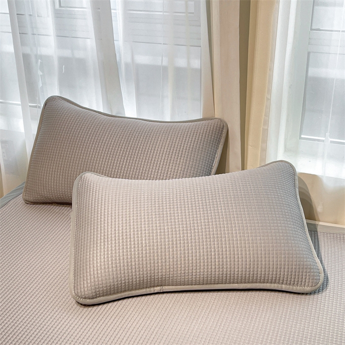 91家纺网 家纺一手货源 找家纺 喜居 2025新款中分子小奶汪刺绣凉席PE凉席 小奶汪-灰