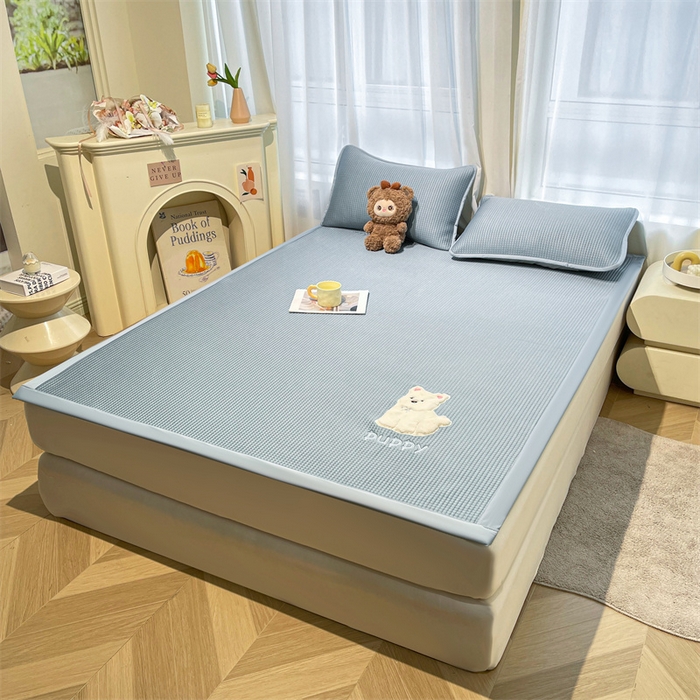 91家纺网 家纺一手货源 找家纺 喜居 2025新款中分子小奶汪刺绣凉席PE凉席 小奶汪-蓝