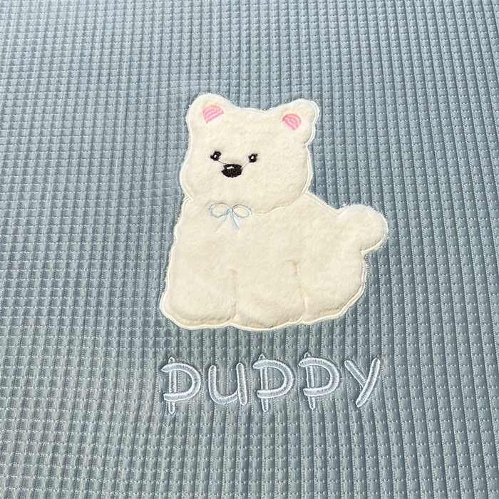 91家纺网 家纺一手货源 找家纺 喜居 2025新款中分子小奶汪刺绣凉席PE凉席 小奶汪-蓝