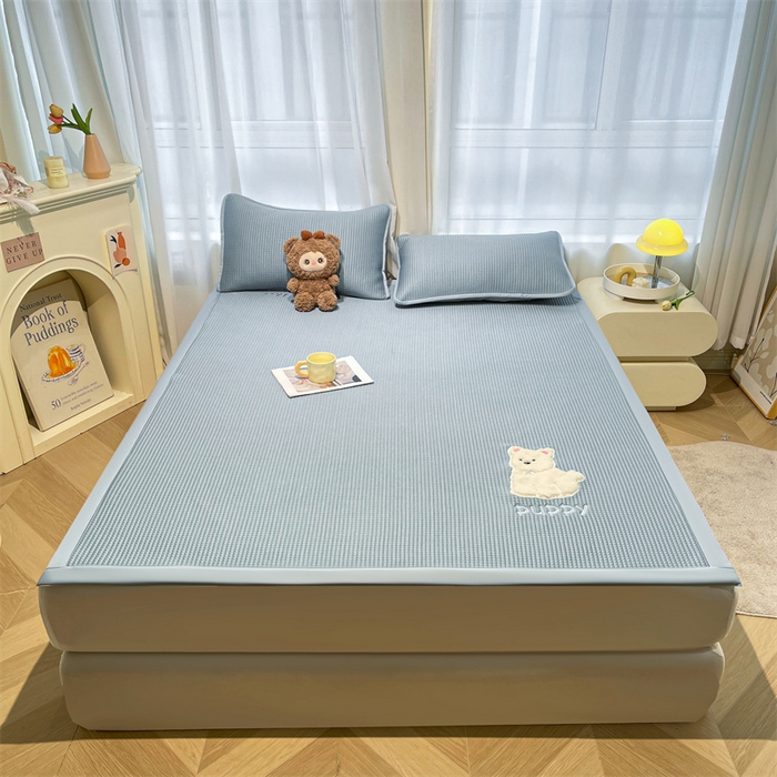 91家纺网 家纺一手货源 找家纺 喜居 2025新款中分子小奶汪刺绣凉席PE凉席 小奶汪-蓝