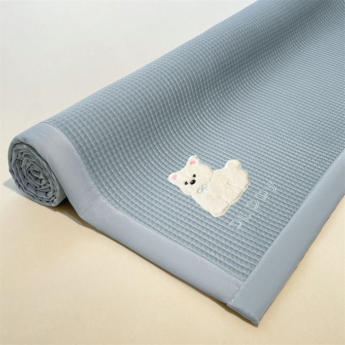 91家纺网 家纺一手货源 找家纺 喜居 2025新款中分子小奶汪刺绣凉席PE凉席 小奶汪-蓝