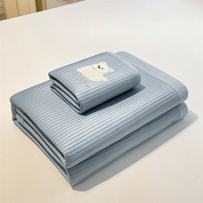 91家纺网 家纺一手货源 找家纺 喜居 2025新款中分子小奶汪刺绣凉席PE凉席 小奶汪-蓝