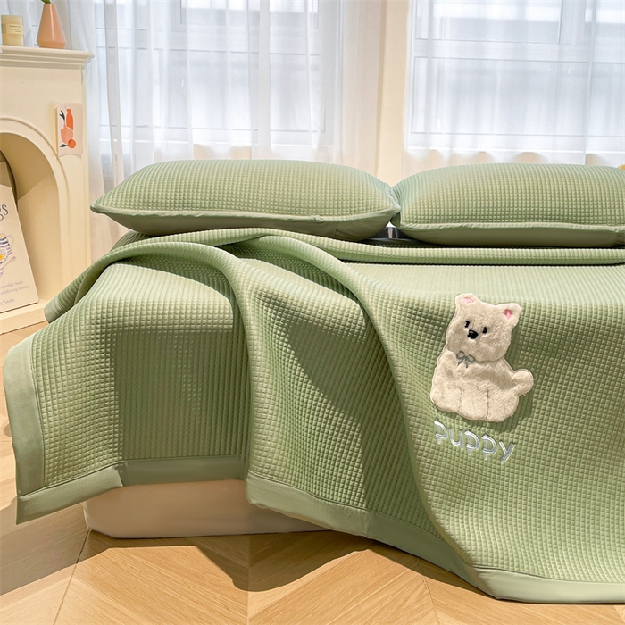 91家纺网 家纺一手货源 找家纺 喜居 2025新款中分子小奶汪刺绣凉席PE凉席 小奶汪-绿