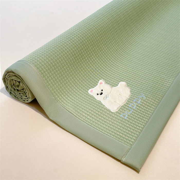 91家纺网 家纺一手货源 找家纺 喜居 2025新款中分子小奶汪刺绣凉席PE凉席 小奶汪-绿