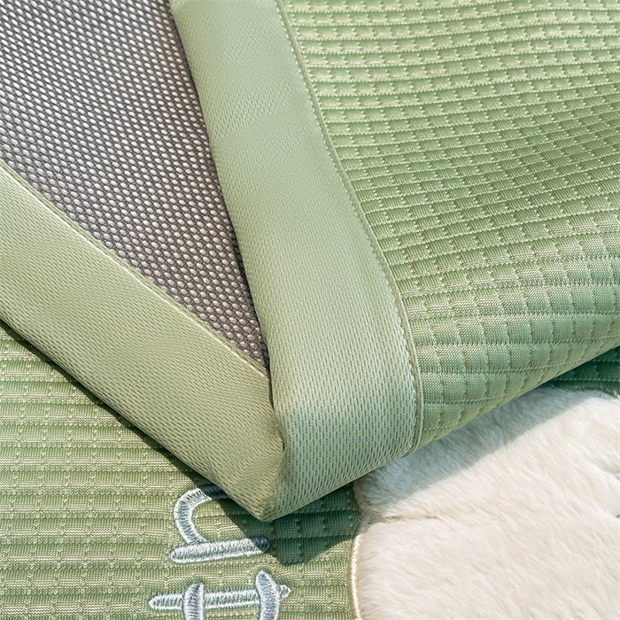 91家纺网 家纺一手货源 找家纺 喜居 2025新款中分子小奶汪刺绣凉席PE凉席 小奶汪-绿